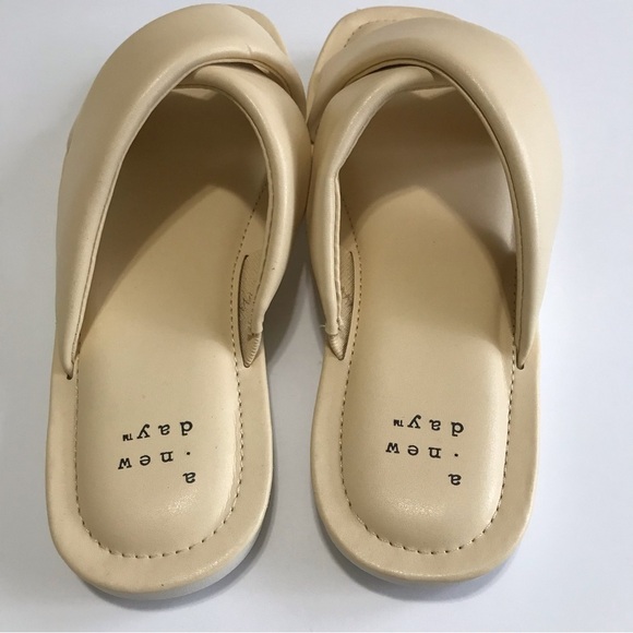 A New Day Daisy Crossband Slide Sandals Tan Cream Comfort Size 5.5 - Picture 4 of 17